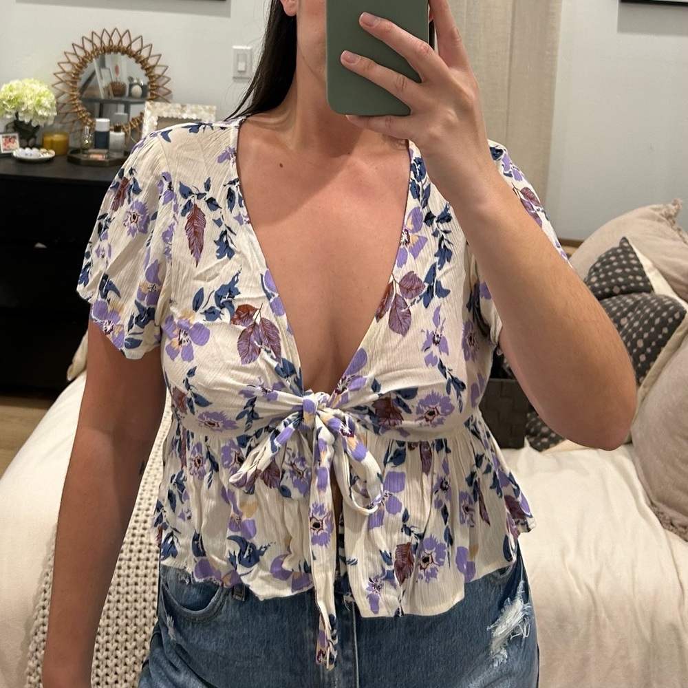 Cream Floral Tie-Front V-Neck Blouse with Lavender Accents